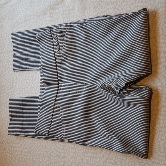 Anne Klein Pants - Anne Klein White and Black Striped Skinny Capris XS
